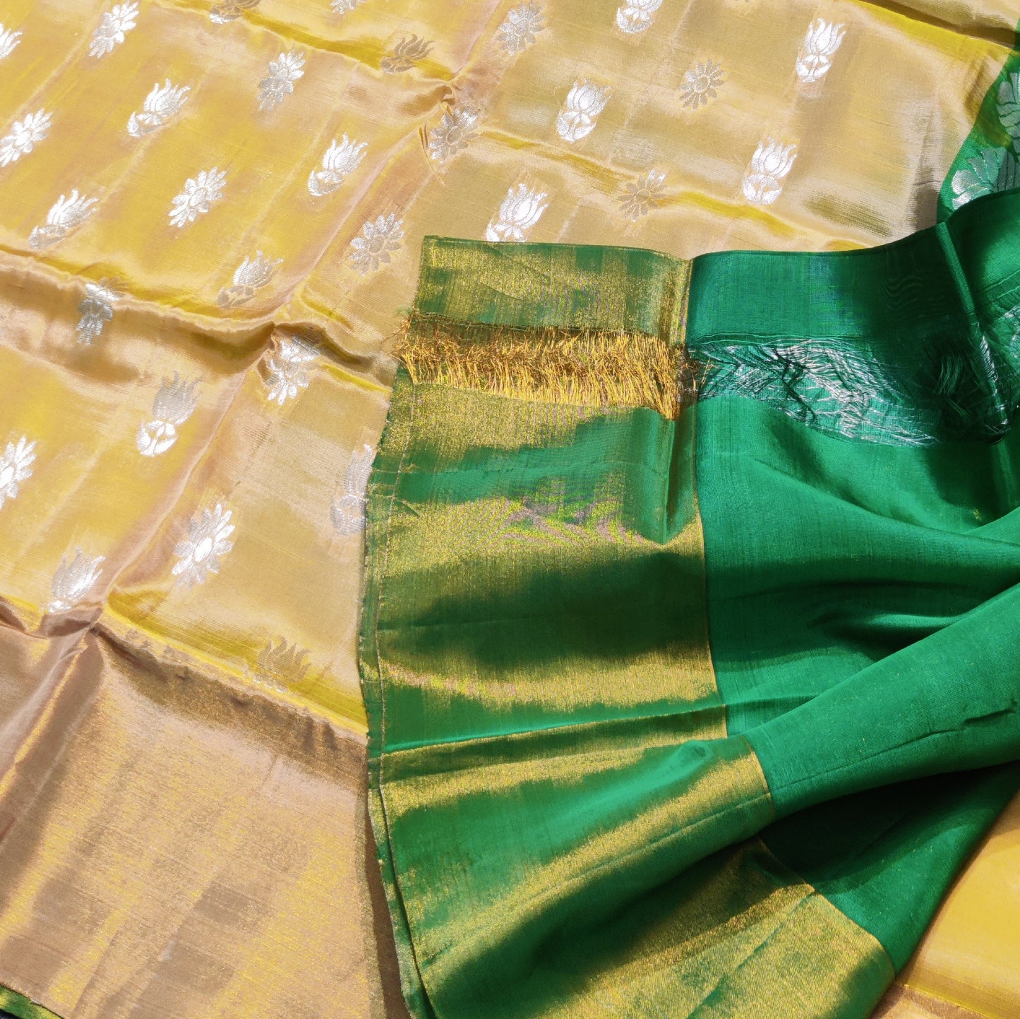 Lightweight pattu saree - HF81