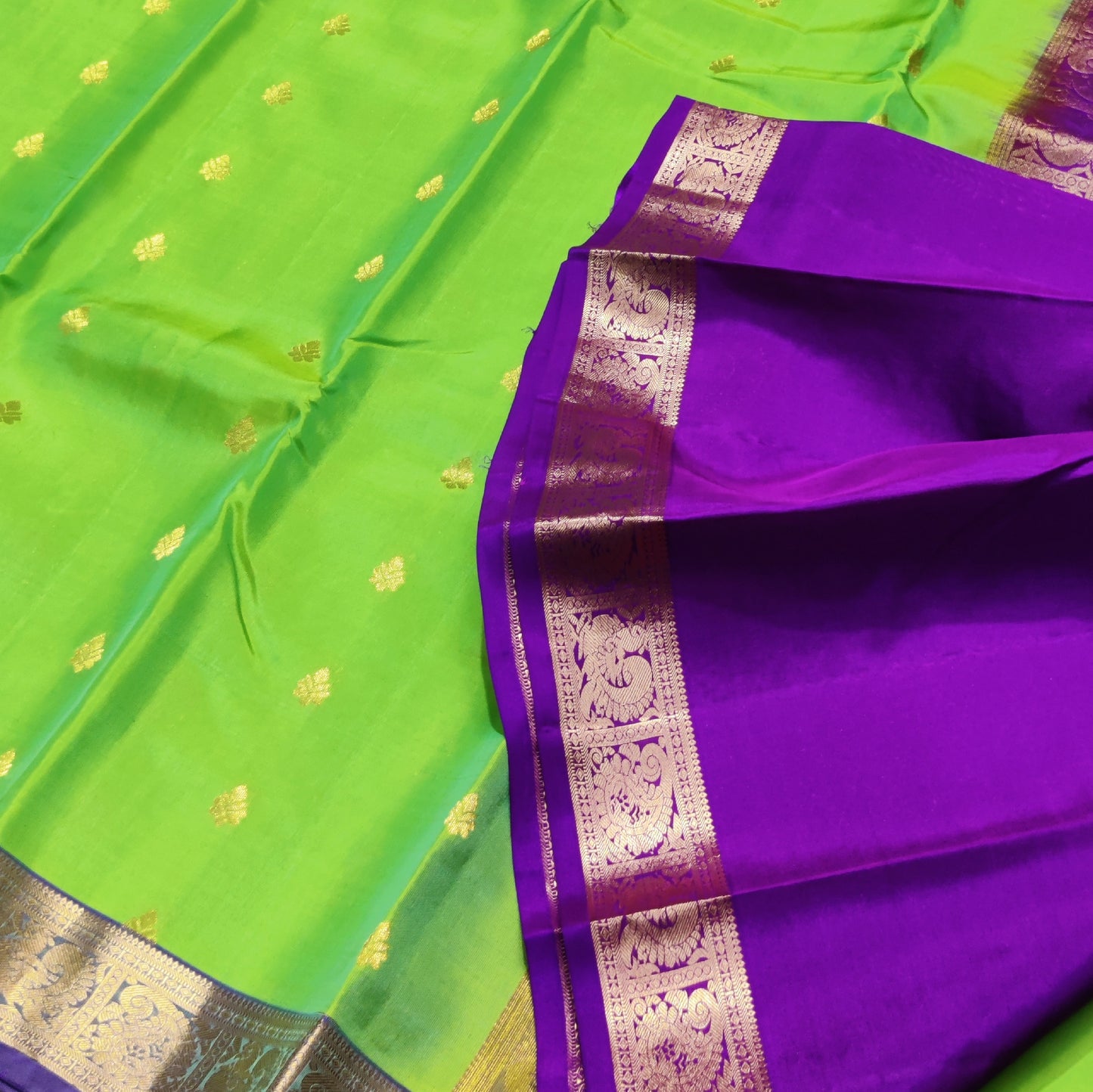 Kanchipattu small border saree - KMP741